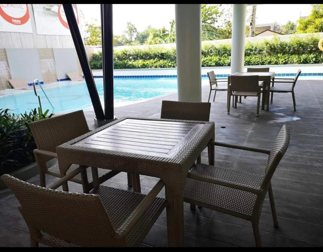 One Spatial Two Bedroom Condominium Unit With Pool And Gym Free Netflix And Wifi Iloilo City Dış mekan fotoğraf