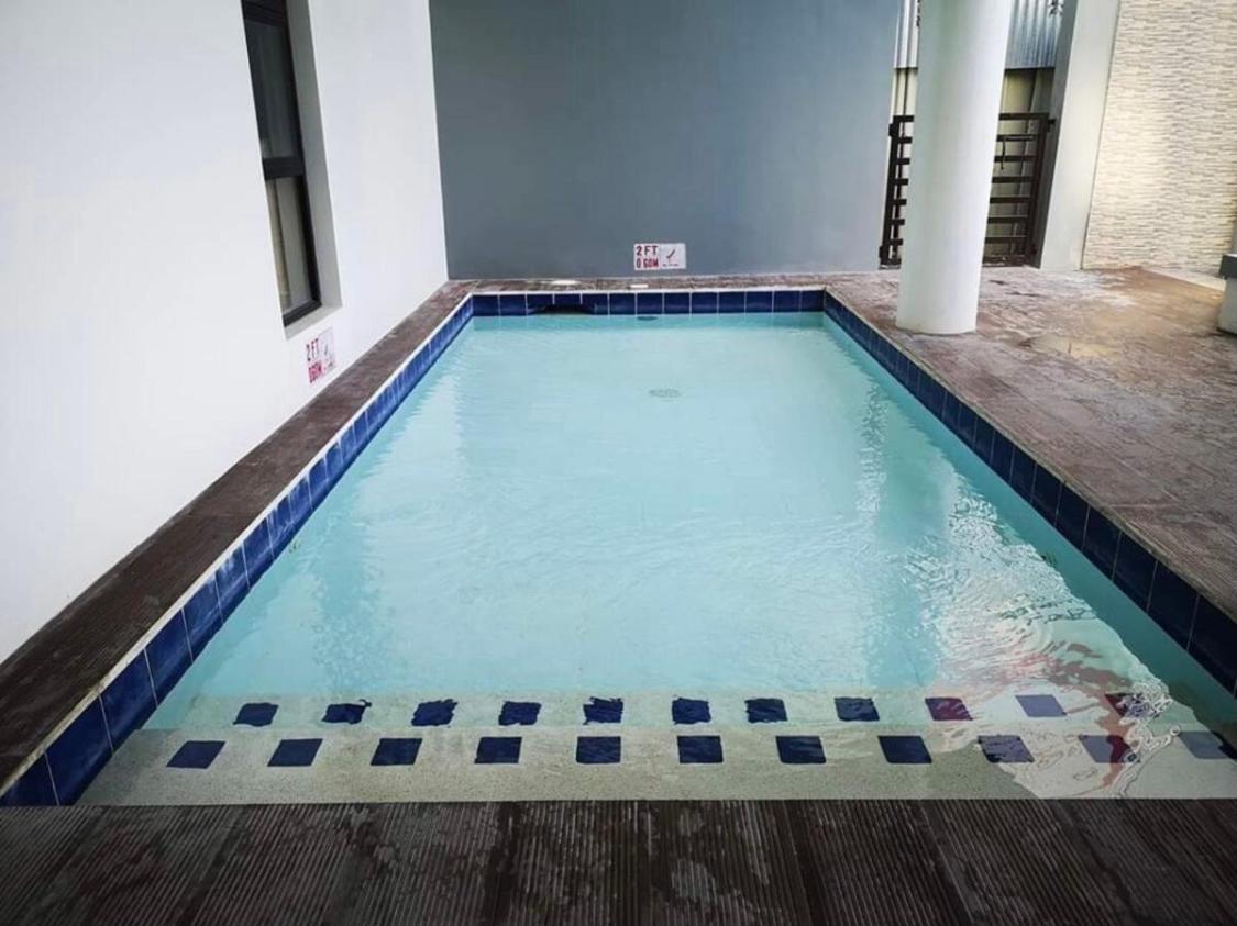 One Spatial Two Bedroom Condominium Unit With Pool And Gym Free Netflix And Wifi Iloilo City Dış mekan fotoğraf